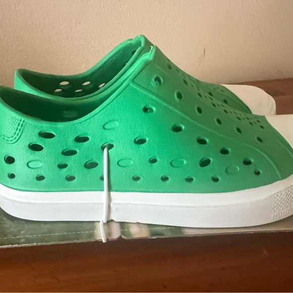 Children’s Lightweight Slip Ons-NEW size 13/1 - Picture 2 of 7